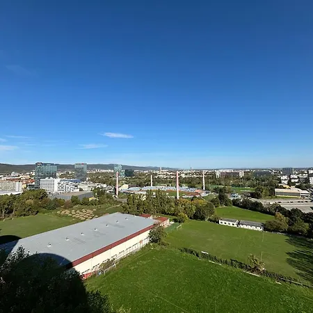 Three Towers With Beautiful View And Parking! Apartment Pressburg