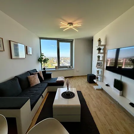 Three Towers With Beautiful View And Parking! * Pressburg